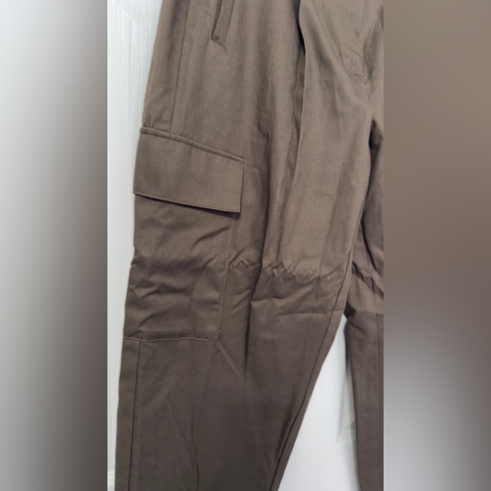 Old Navy women’s Dark Brown Cargo Pants - Picture 5 of 7